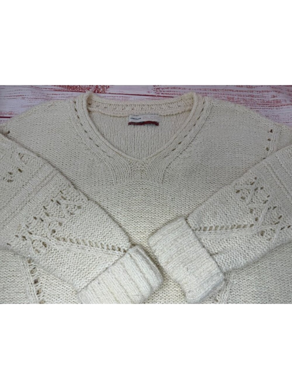 Women's Anthropologie Sweater ~ Creme Color ~ V Neck Pullover Style ~ Size M